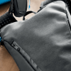 Mochila deportiva con bolsa de agua de 2 litros.